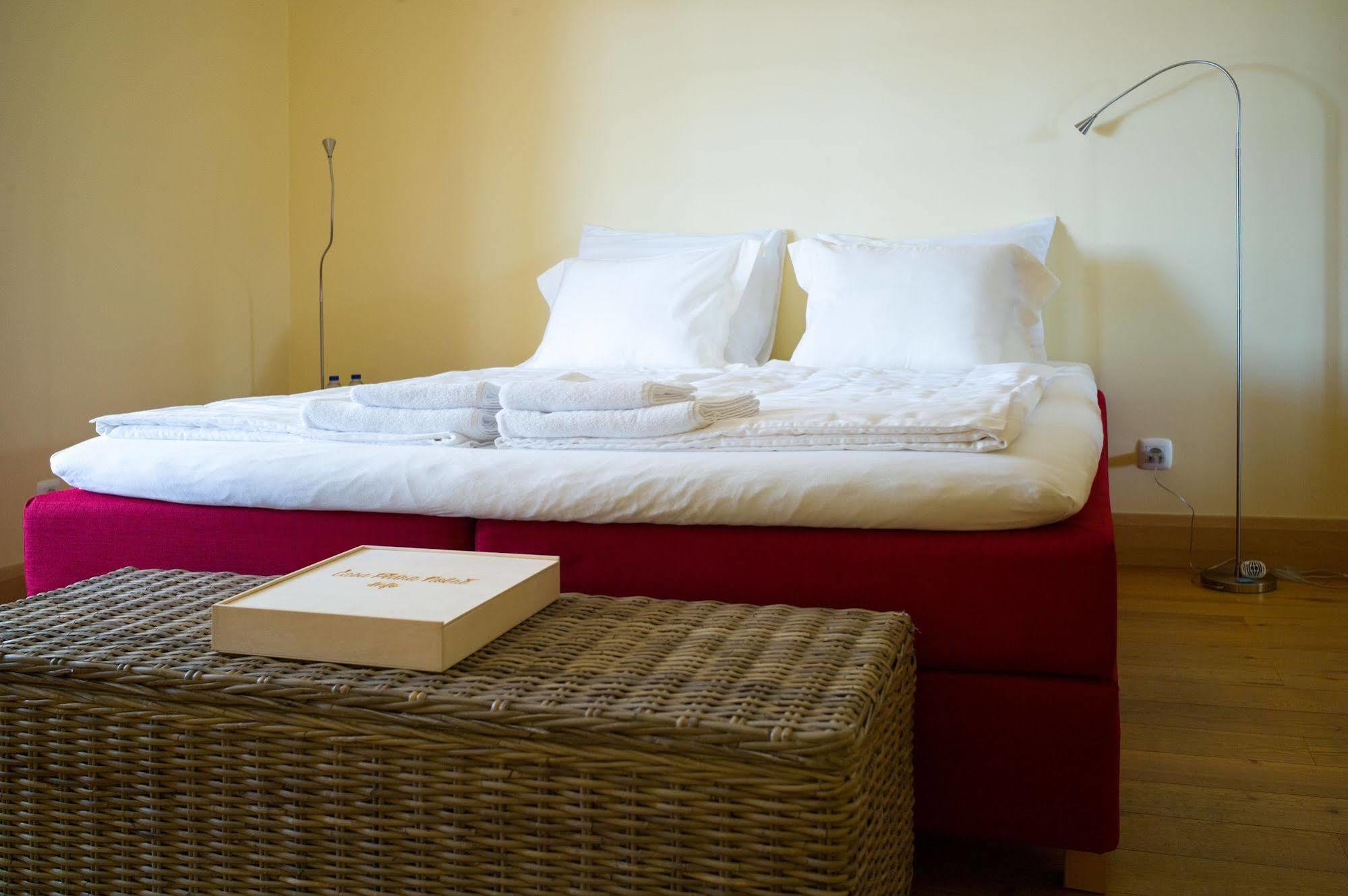 Casa Pedra Nobre Bed & Breakfast Nadadouro Exterior photo